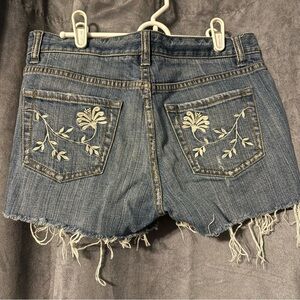 😀Cutoff Jean Shorts with Flowers🌹